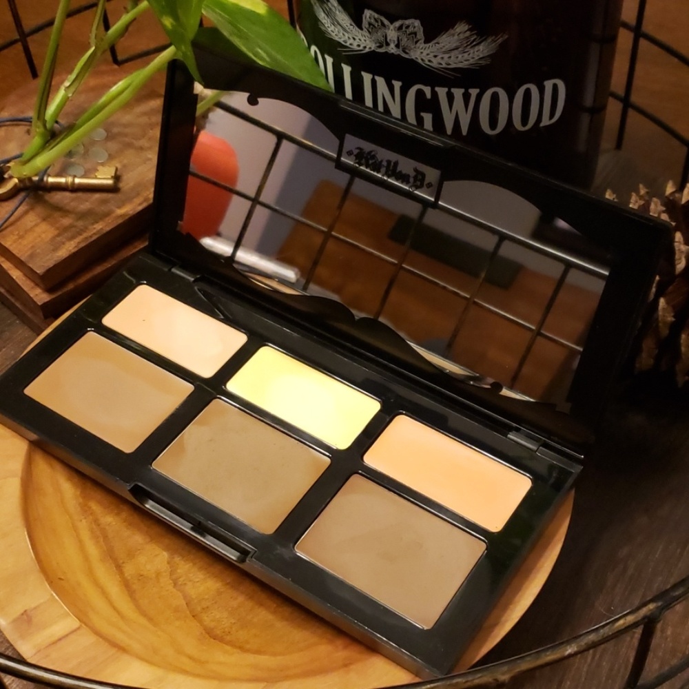 SOLD🎉🥳 Von D Shade + Light Cream Contour Palette